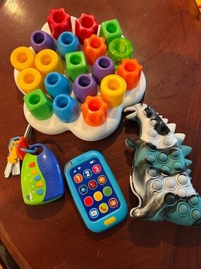 Toddler toy lot phone keys dinosaur pop it & Quercetti Daisy Maxi shape sorter